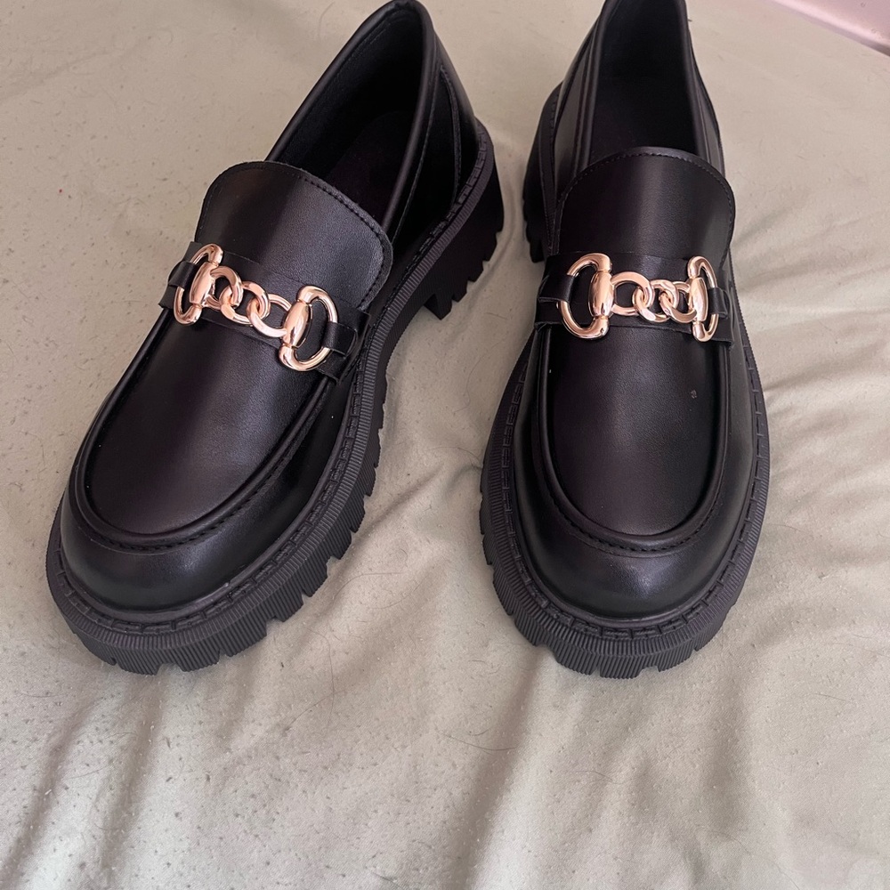 Elegant Black Loafers with Gold Chain Detail